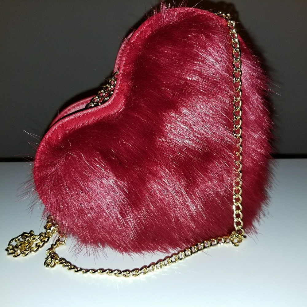Heart shaped shoulder bag